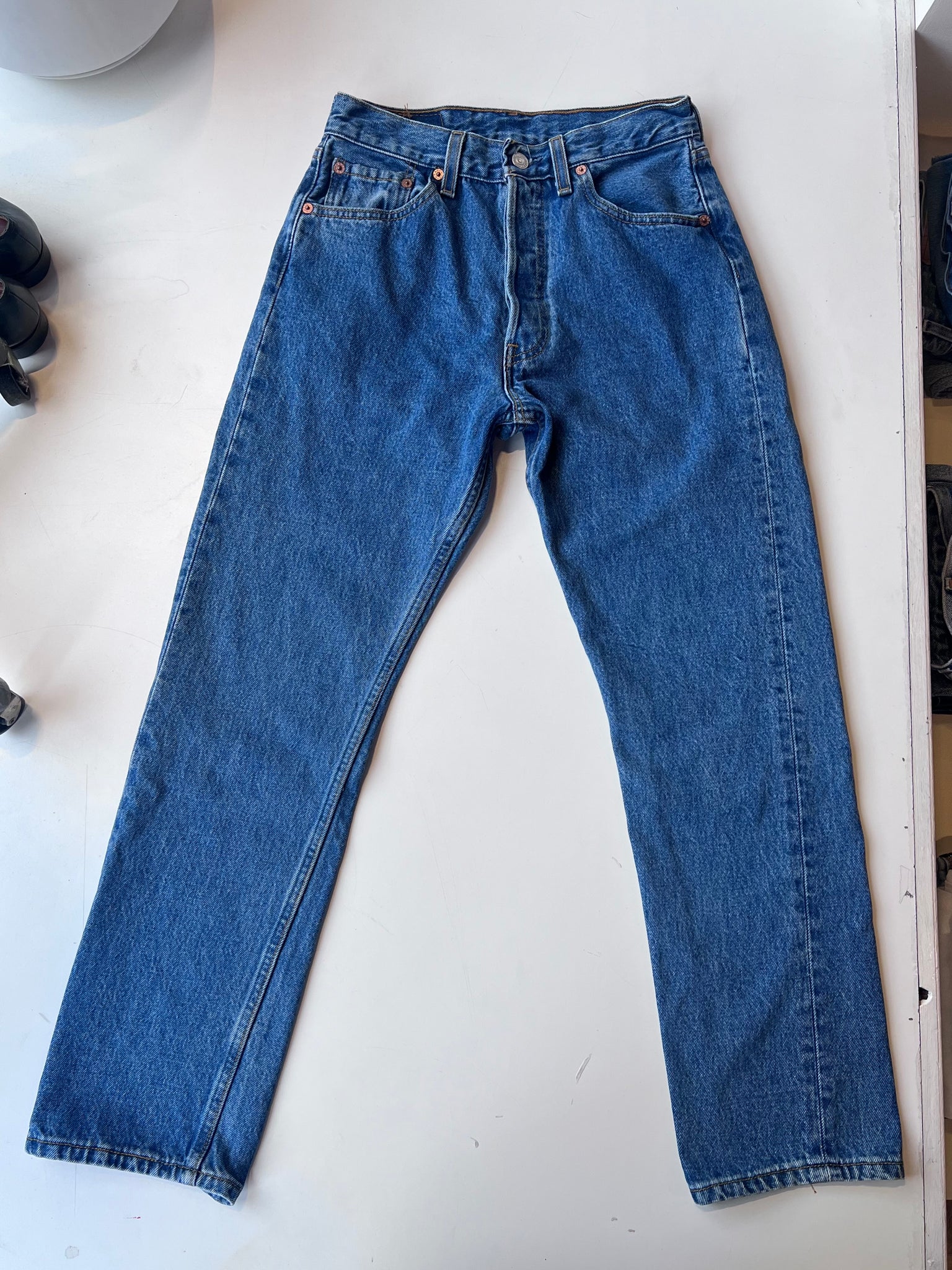 LEVI'S 501 Button Fly 28" x 28"
