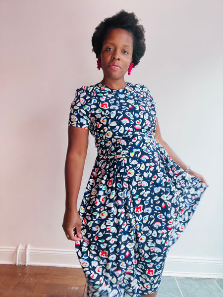 パーティードレス Navy Crepe Abstract Print Dress Navy Abstract Print Dress – Chambers Vintage