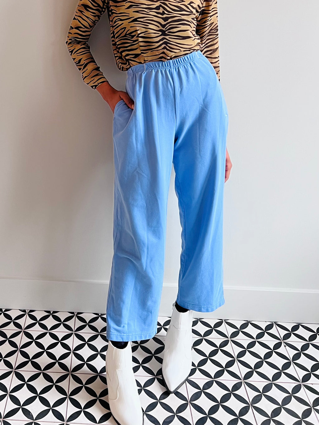 Après L’amour Embroidered Periwinkle Sweats
